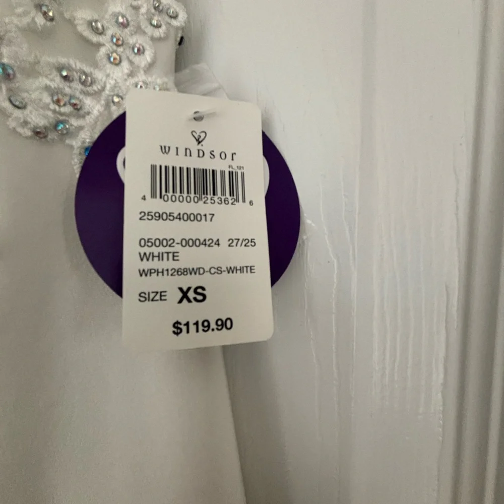 Windsor White Embellished Lace Evening Dress - Picture 5 of 5